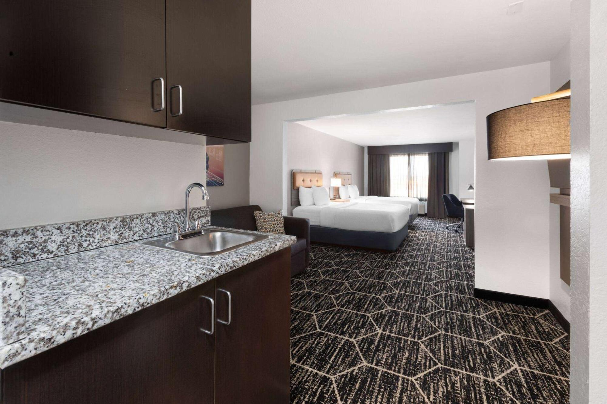 La Quinta Inn & Suites By Wyndham Меридиан Екстериор снимка