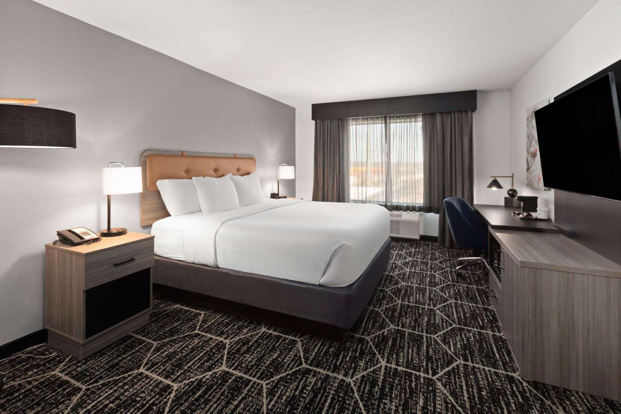 La Quinta Inn & Suites By Wyndham Меридиан Екстериор снимка