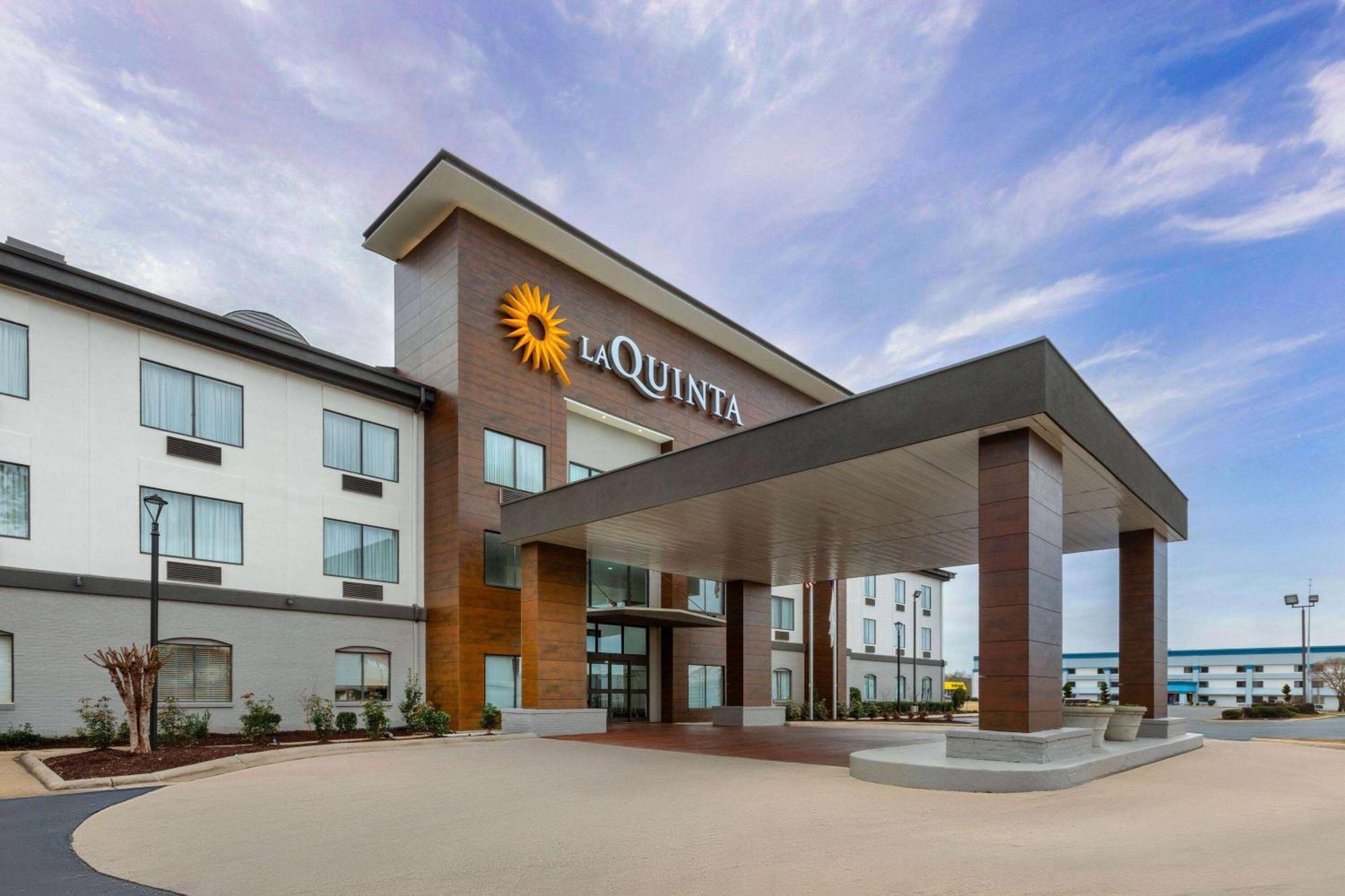 La Quinta Inn & Suites By Wyndham Меридиан Екстериор снимка