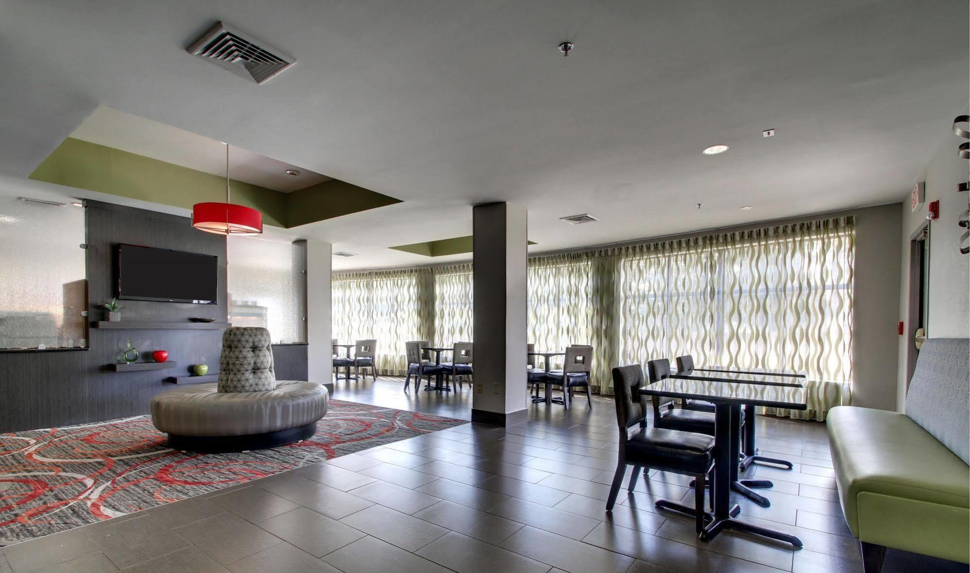 La Quinta Inn & Suites By Wyndham Меридиан Екстериор снимка