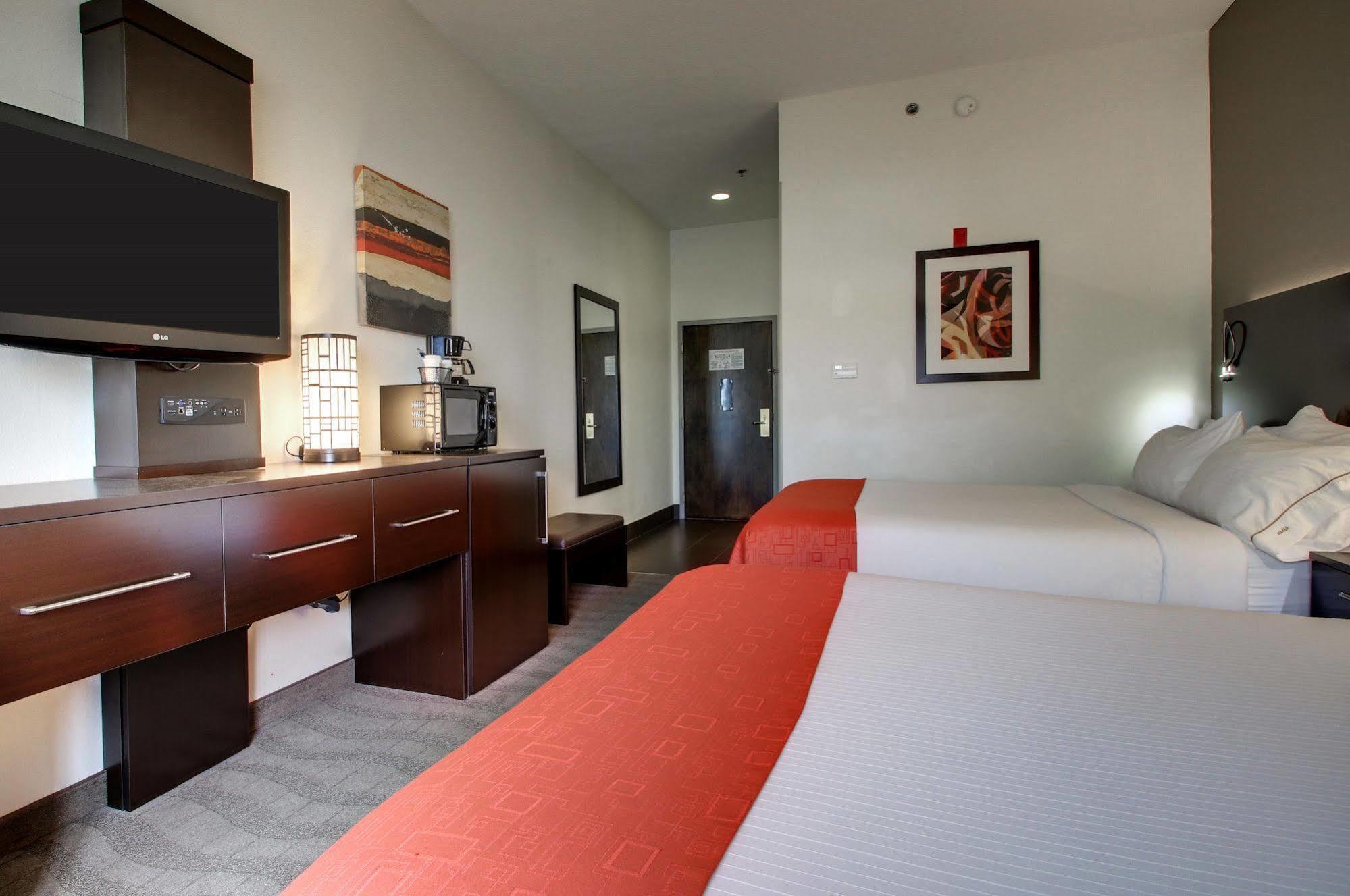 La Quinta Inn & Suites By Wyndham Меридиан Екстериор снимка