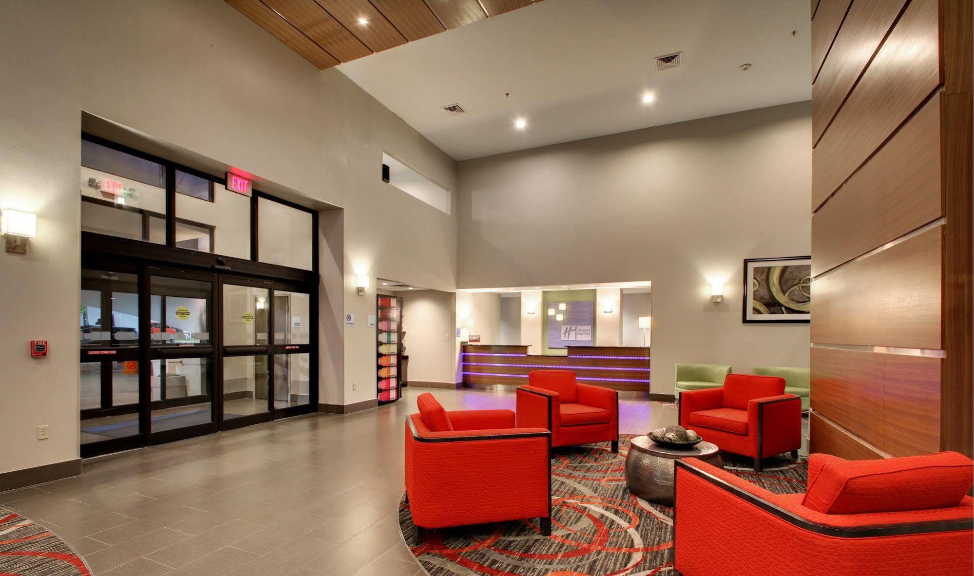 La Quinta Inn & Suites By Wyndham Меридиан Екстериор снимка